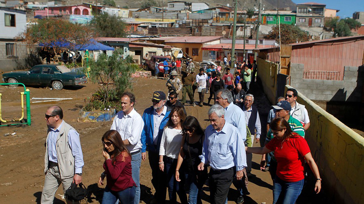 Pi&ntilde;era visita Cha&ntilde;aral tras aluviones y promete medidas para enfrentar la emergencia