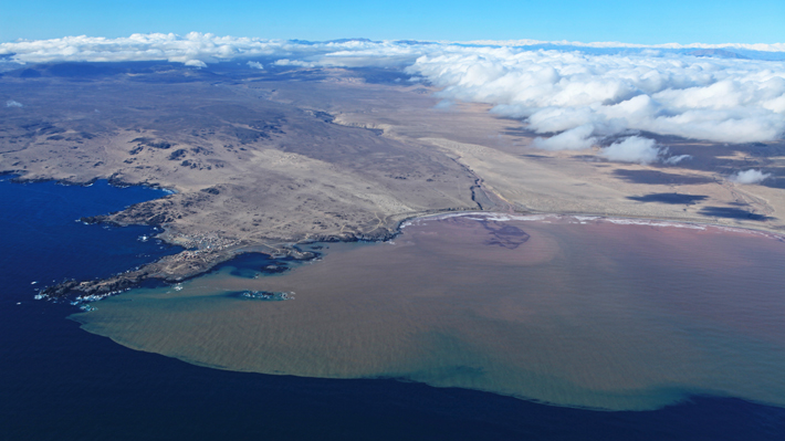 Las fotos aéreas que muestran la llegada del barro de los aluviones del norte al mar