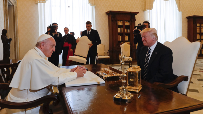 Cerca de treinta minutos duró la reunión privada entre el Papa y Trump en el Vaticano