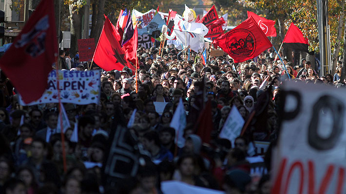 Estudiantes de la U. de Chile denuncian a decano de Derecho por no respetar movilizaciones a costa de calificar con nota 1 a alumnos