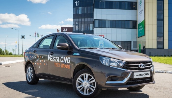 Lada presenta modelo con motor bicombustible