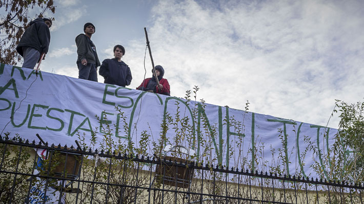 Alumno de Liceo Confederación Suiza sufrió fractura de mandíbula, pelvis y muñeca