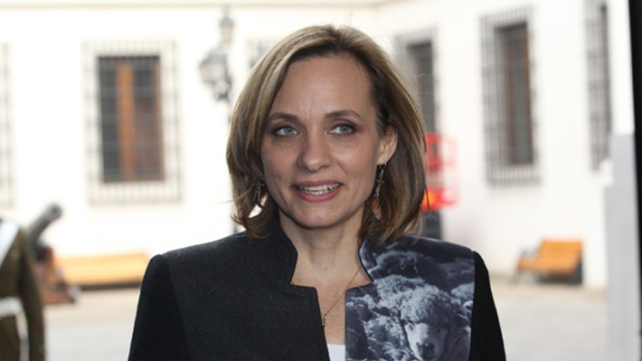 Teillier sale en defensa de Cariola y califica de 