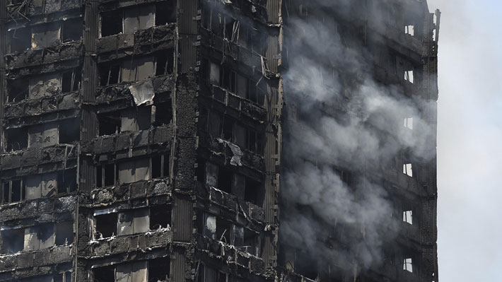 Aumenta a 17 la cifra de fallecidos en incendio de edificio en Londres