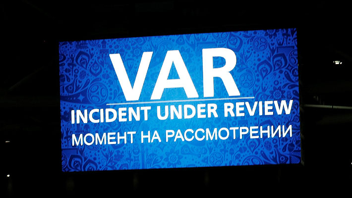 La explicación de la FIFA para los polémicos cobros del VAR en el triunfo de Chile sobre Camerún
