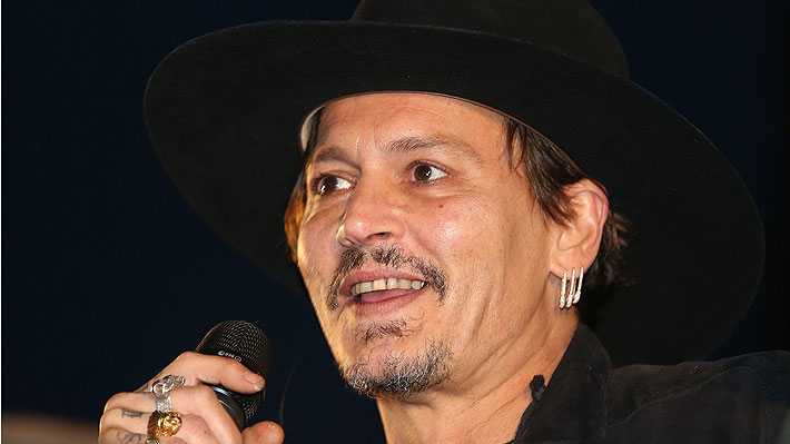 Johnny Depp genera polémica al hacer 
