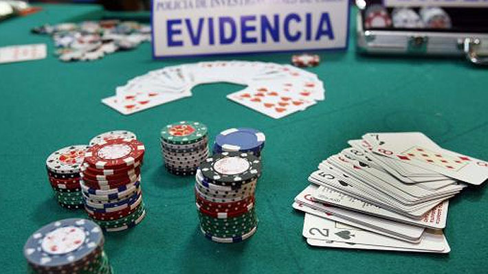 Detienen a 21 personas tras desbaratar red de casinos ilegales en Las Condes y Santiago