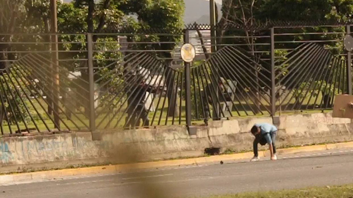 Video muestra momento exacto en que militar da muerte a joven en protesta en Venezuela