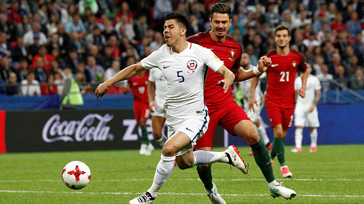 ¿Se equivoc&oacute; el &aacute;rbitro o el VAR?: El debate por el penal no cobrado a Chile y lo que dice el reglamento