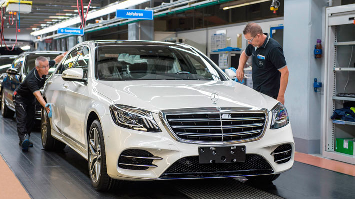 El Mercedes-Benz Clase S sale sin conductor de la fábrica