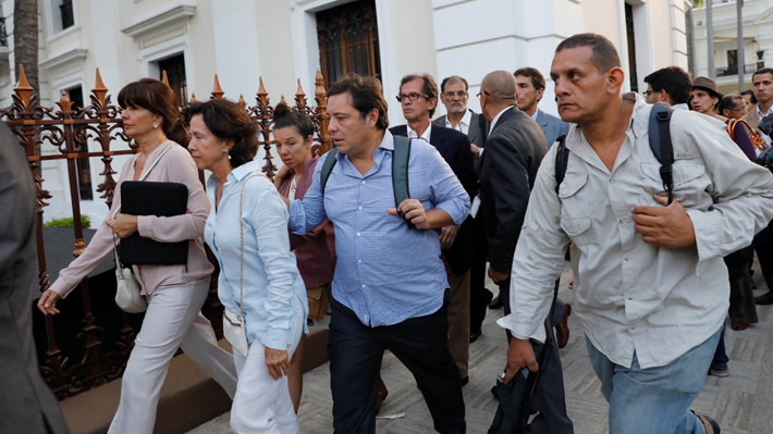 Diputados logran salir de Parlamento venezolano tras siete horas de asedio de oficialistas