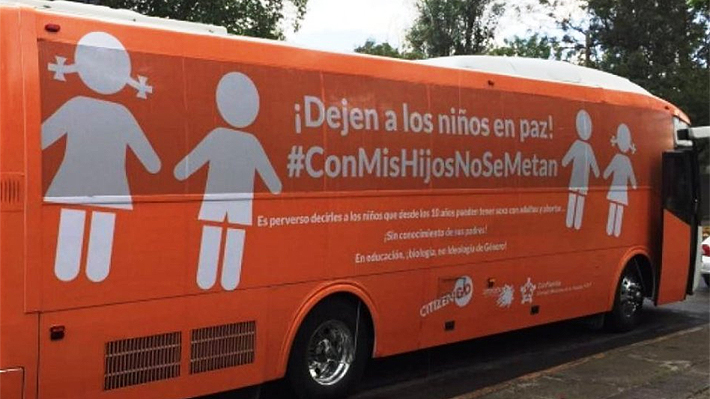 Intendente llama a quienes protesten por bus contrario a la ideología de género que lo hagan "en forma pacífica"
