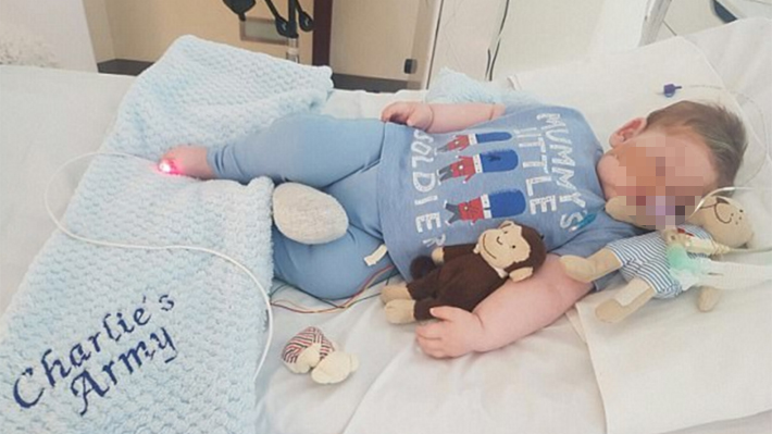 Madre de Charlie Gard le suplica a Theresa May: "Ayude a uno de nuestros ciudadanos"