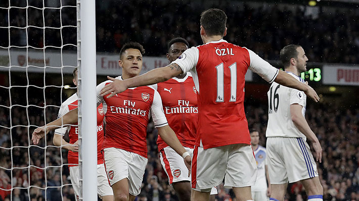 Mesut Özil tampoco quiere que S&aacute;nchez se vaya: "Ser&iacute;a un rev&eacute;s en nuestra intenci&oacute;n de ganar el t&iacute;tulo"