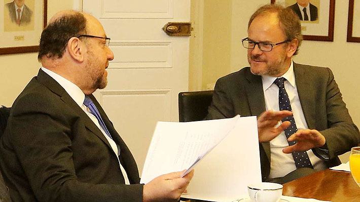 Empresarios lamentan baja crediticia de Chile y apuntan al Gobierno por el bajo crecimiento