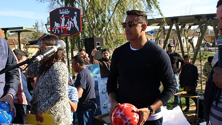 El solidario gesto de Alexis con los afectados por incendios en el Maule a la espera de que defina su futuro deportivo