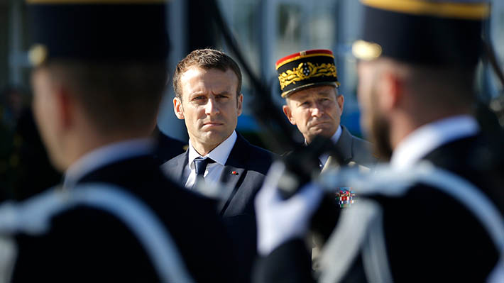 Popularidad del Presidente Emmanuel Macron cae diez puntos en un mes