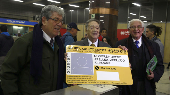 Hoy comienza la entrega de la Tarjeta de Adulto Mayor: Las claves de esta nueva forma de pago del Metro