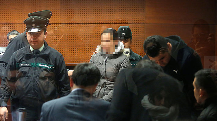 Con arraigo y prohibici&oacute;n de acercarse a la v&iacute;ctima quedan tres carabineros acusados de cohecho