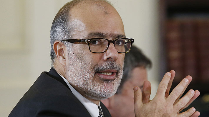 Vald&eacute;s pide a Pi&ntilde;era "mostrar las letras chicas" de su propuesta de pensiones