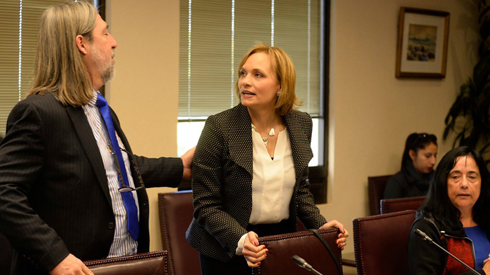 Goic vuelve al Congreso en medio de "reflexión" agradeciendo apoyo de alcaldes y sin referirse a Rincón