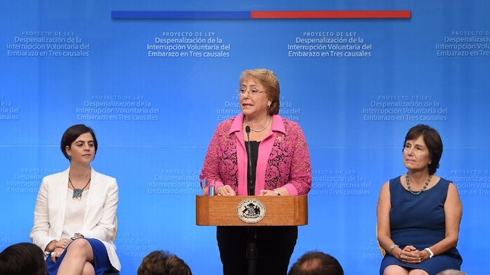 Bachelet por aborto: "Hoy las mujeres recuperamos un derecho básico que nunca debimos perder"