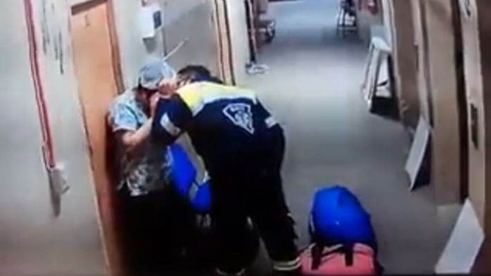 Cámaras de seguridad captan a paramédico agrediendo a su pareja embarazada en clínica de Valparaíso
