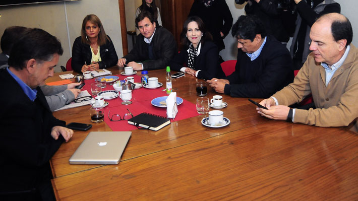 Evópoli pide formalmente intervención de Piñera en pacto parlamentario y partidos se dividen ante mediación