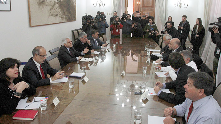 Partidos proponen sacar a candidatos al Parlamento del comando de Guillier y poner gente a tiempo completo