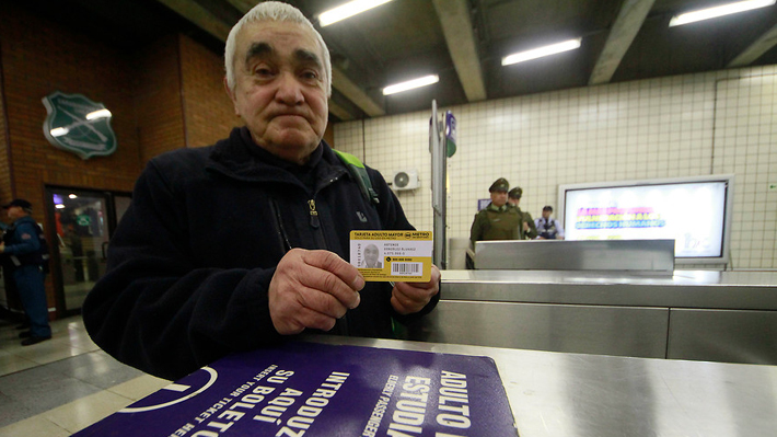 Gobierno: Ampliación de viajes para adultos mayores en el Metro tendrá un "impacto financiero muy leve"
