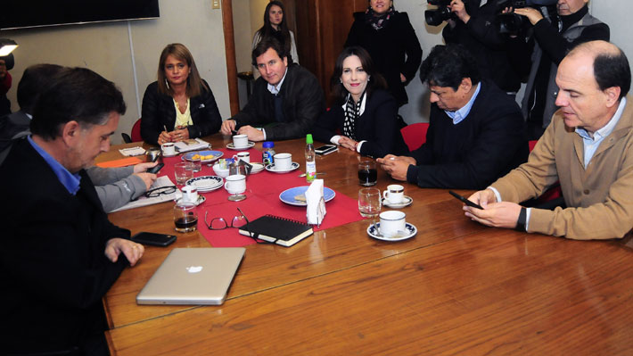 Cambio de tono en Chile Vamos: Partidos dicen que existe "buena voluntad" para destrabar acuerdo parlamentario