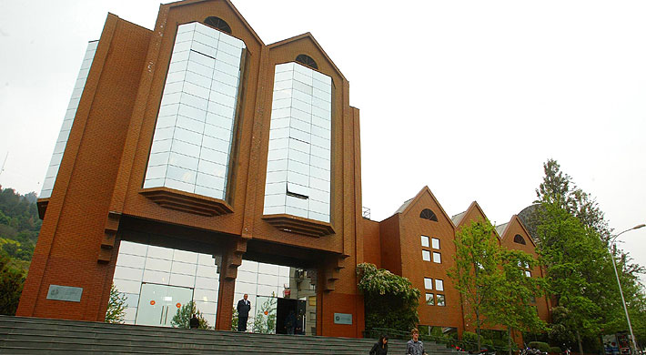 Universidad Cat&oacute;lica habr&iacute;a entregado mandato al Citi para vender hasta el 100% de Canal 13