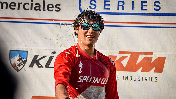 El drama del campeón chileno de mountainbike: Se rompió una vértebra de la columna en Canadá y no tiene cómo volver al país