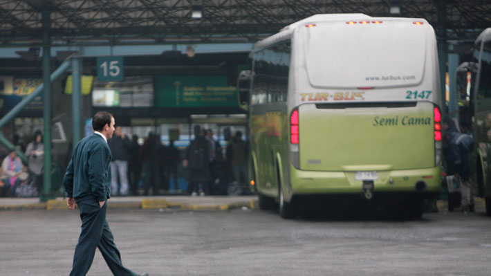 Fallece joven por enfermedad meningocócica y activan búsqueda de quienes viajaron con ella en bus hacia Pucón