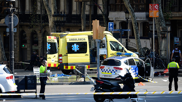 Vehículo atropella a decenas de personas en lugar icónico de Barcelona: reportan varios heridos