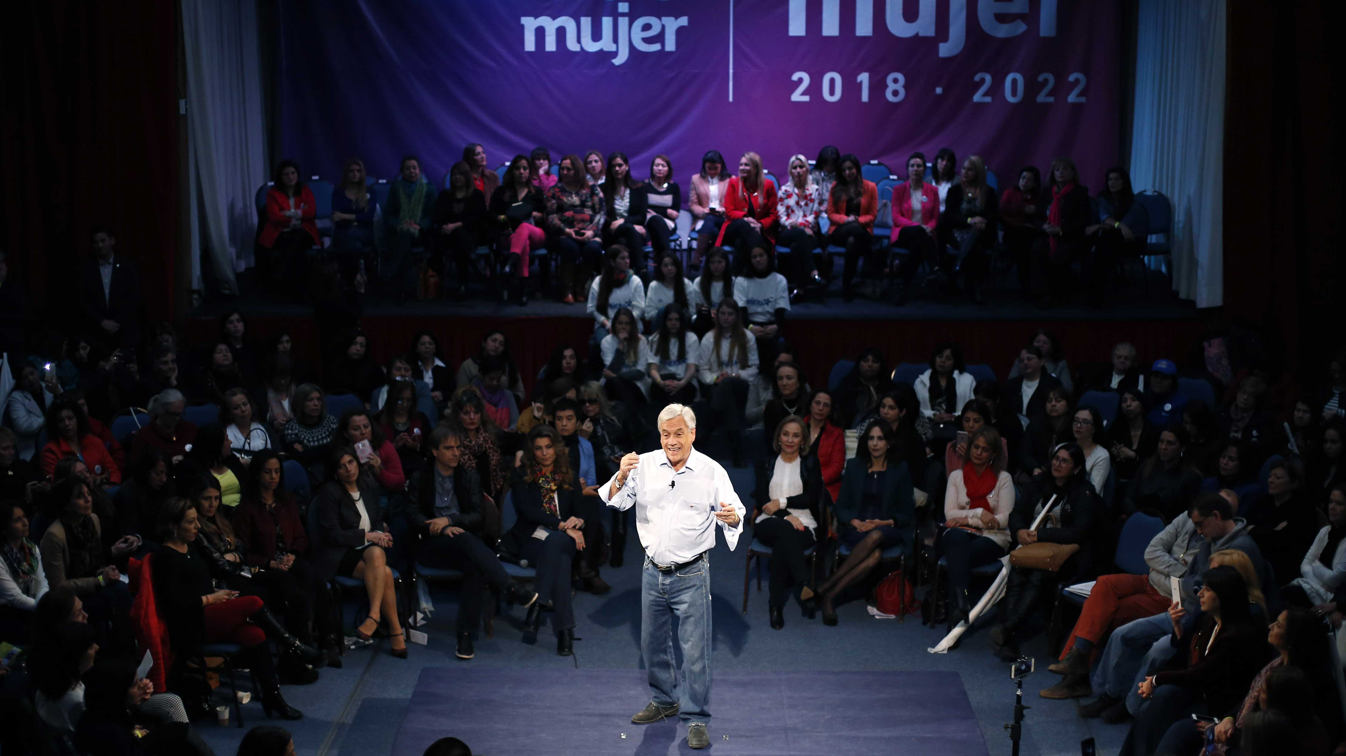 Sala cuna universal, fin a la discriminación en isapres y mejores pensiones: Piñera presenta propuestas para las mujeres