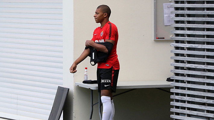 De rebelarse contra su club a pelearse con un compa&ntilde;ero: Los pol&eacute;micos d&iacute;as del delantero que revoluciona Europa