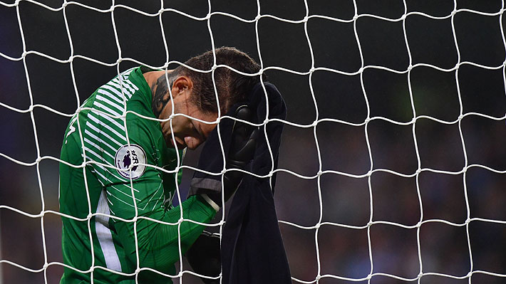 ¿Pudo haber hecho algo más?: Mira el gol que le anotaron al rival de Bravo en el arco del City