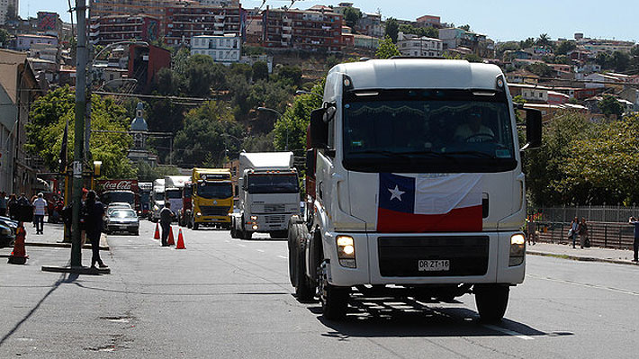 Camioneros protagonizan "bocinazo" frente al Congreso para protestar por atentados y delincuencia