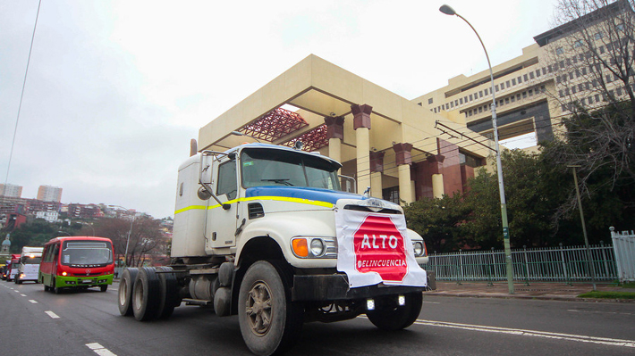 Aleuy ante protesta de camioneros liderada por candidato de Chile Vamos: "Al Parlamento se llega con ideas"