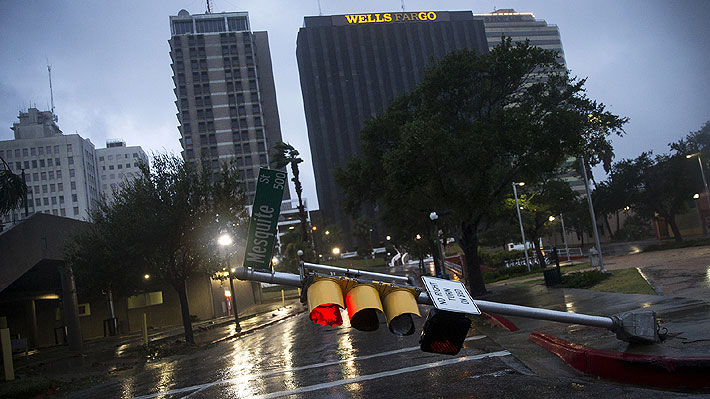 Hurac&aacute;n Harvey baja a categor&iacute;a 3 y causa graves da&ntilde;os en la localidad de Rockport en Texas