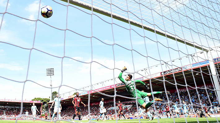 Ya lo postulan a los mejores del a&ntilde;o: El golazo que le anotaron a Ederson, el portero que tiene en la banca a Bravo