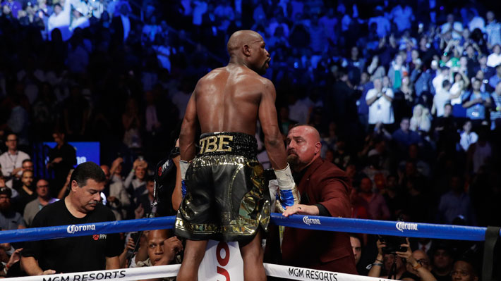 Mayweather le da una paliza a McGregor, gana por nocaut la "Pelea del siglo" y se retira haciendo historia al superar el récord de Marciano