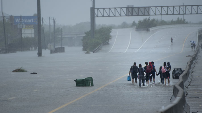 Autoridades de EE.UU. esperan que paso del huracán Harvey por Texas deje al menos 30.000 damnificados