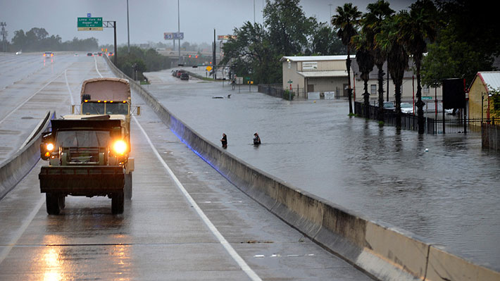 Centro Nacional de Huracanes de EE.UU. prevé que las fuertes lluvias de Harvey empeorarán las inundaciones