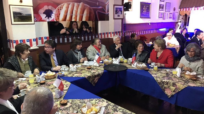 Bachelet refuerza su visión económica en antesala de salida de Valdés y Céspedes: "No concibo el desarrollo de espalda a las personas"