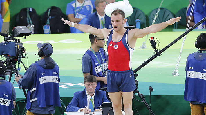 Es de oro: Tomás González gana el primer lugar en suelo en la Copa del Mundo de Bulgaria