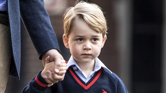 Kate no pudo acompañarlo: el príncipe George llegó a su primer día de colegio de la mano de su padre
