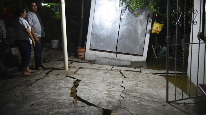 Aumentan a 15 los muertos en México por terremoto y evacúan islas Galápagos por alerta de tsunami