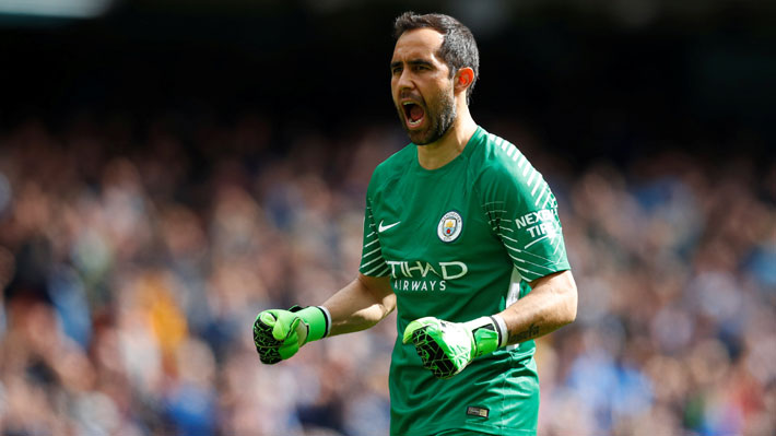 Bravo volvió a jugar en la Premier en aplastante victoria ante Liverpool que dejó al City como líder transitorio